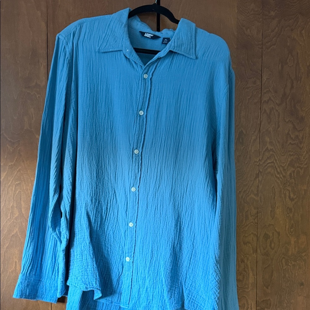 Lands End Men's Light Blue Crinkle Shirt Jacket.  
Soft stretch material